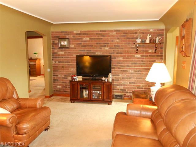 229 Harvey St, Struthers, OH 44471 photo 6