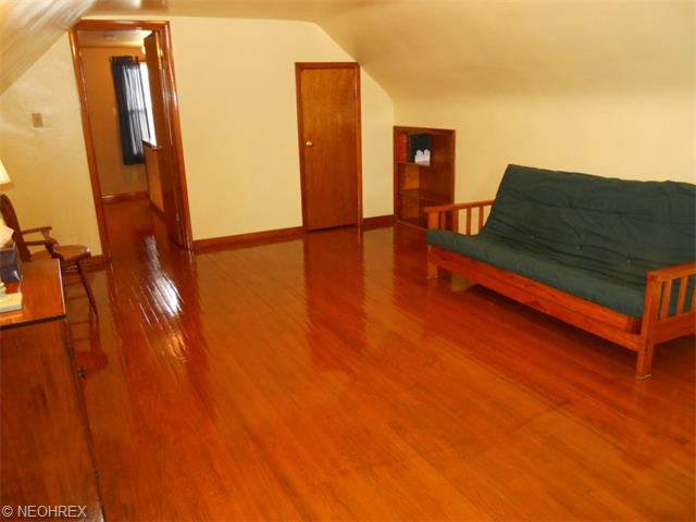 229 Harvey St, Struthers, OH 44471 photo 4