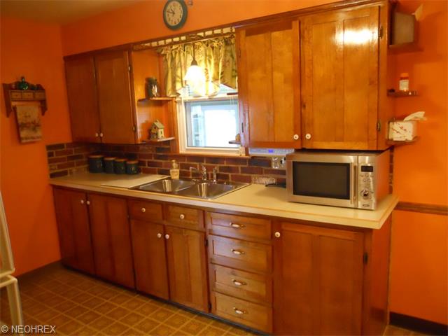 229 Harvey St, Struthers, OH 44471 photo 8