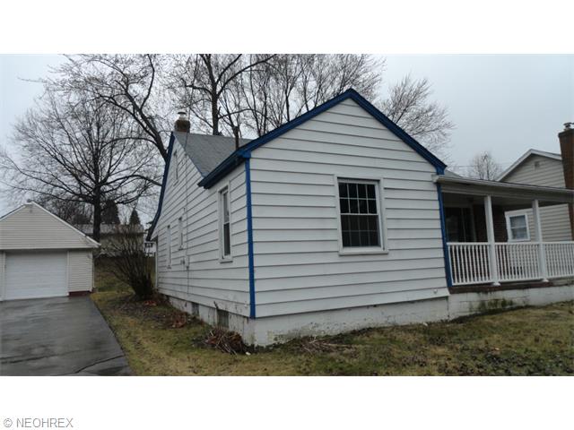  553 6th St, Campbell, OH 44405 photo 2
