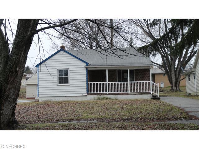 553 6th St, Campbell, OH 44405