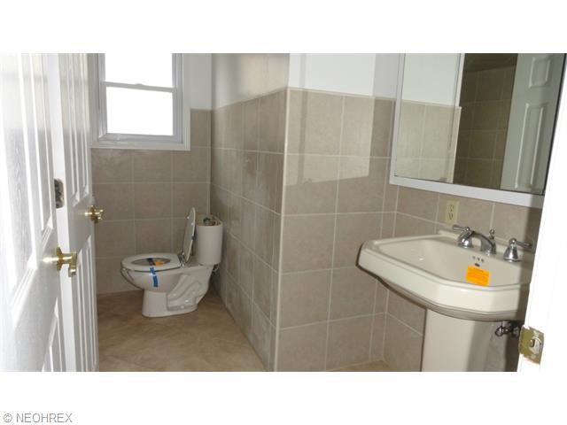 553 6th St, Campbell, OH 44405 photo 9