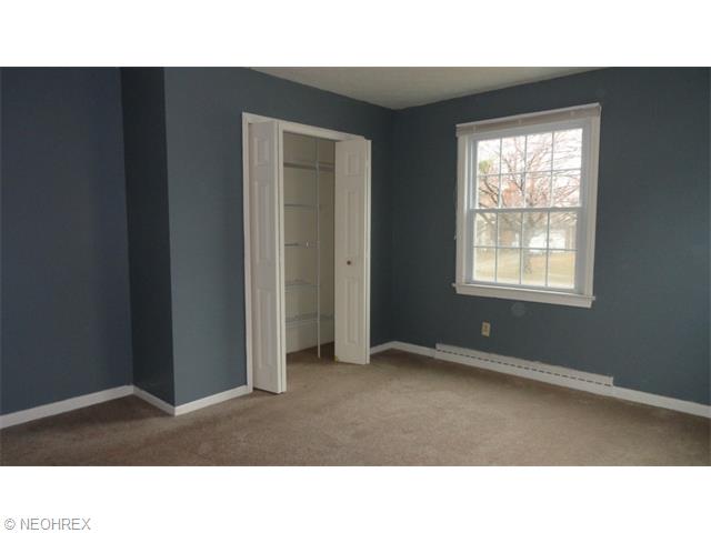 553 6th St, Campbell, OH 44405 photo 11