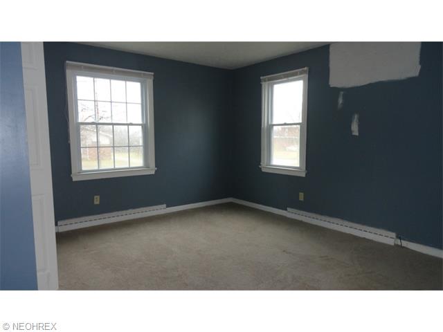 553 6th St, Campbell, OH 44405 photo 10