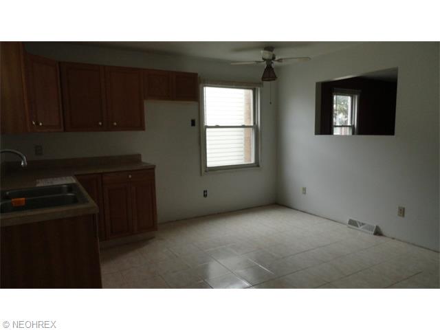  553 6th St, Campbell, OH 44405 photo 7