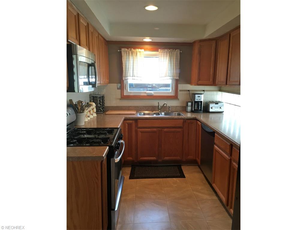 352 Denison Ave, Elyria, OH 44035 photo 3