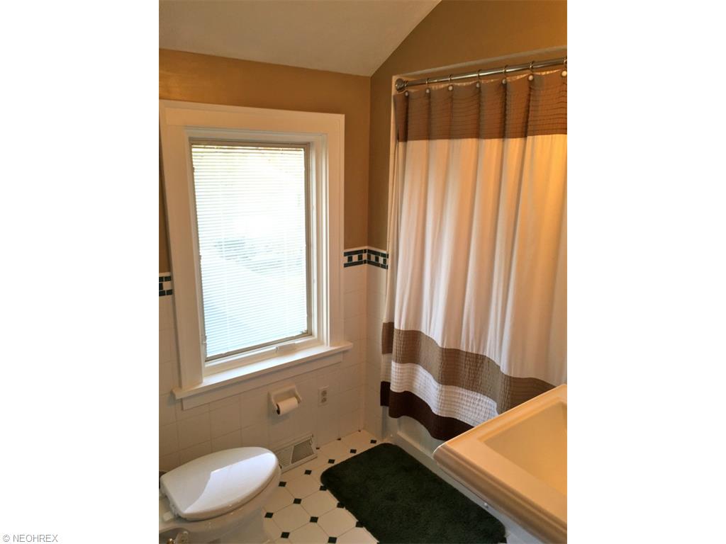352 Denison Ave, Elyria, OH 44035 photo 6