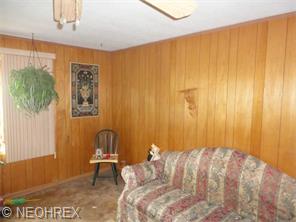 910 E Decker Dr, Seven Hills, OH 44131 photo 2