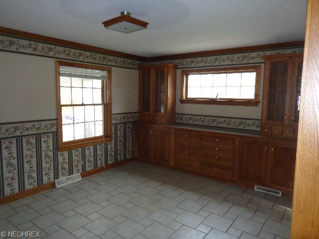 6 W Parkcliff Ave, Struthers, OH 44471 photo 3
