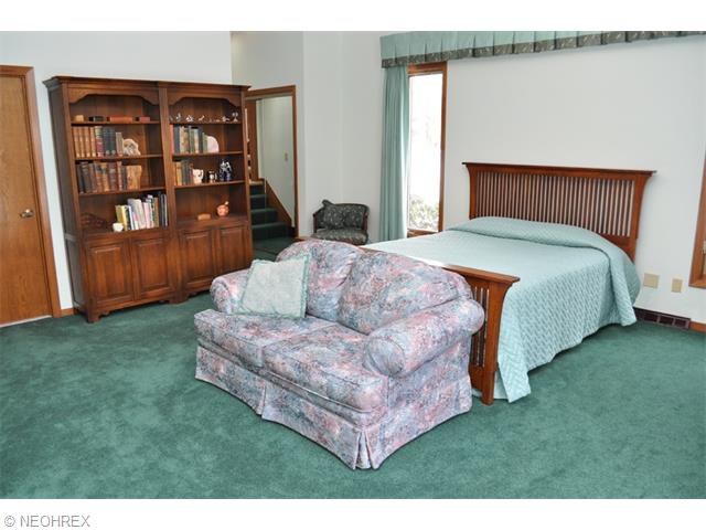 29402 Eddy Rd, Willoughby Hills, OH 44092 photo 6