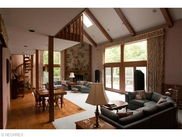 29402 Eddy Rd, Willoughby Hills, OH 44092 photo 3