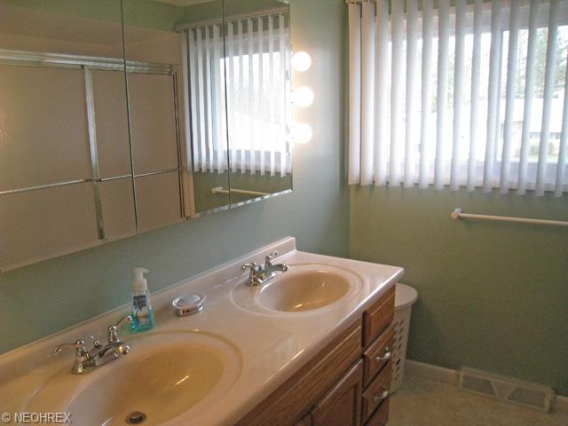 7628 Roeper Rd, Parma, OH 44134 photo 15