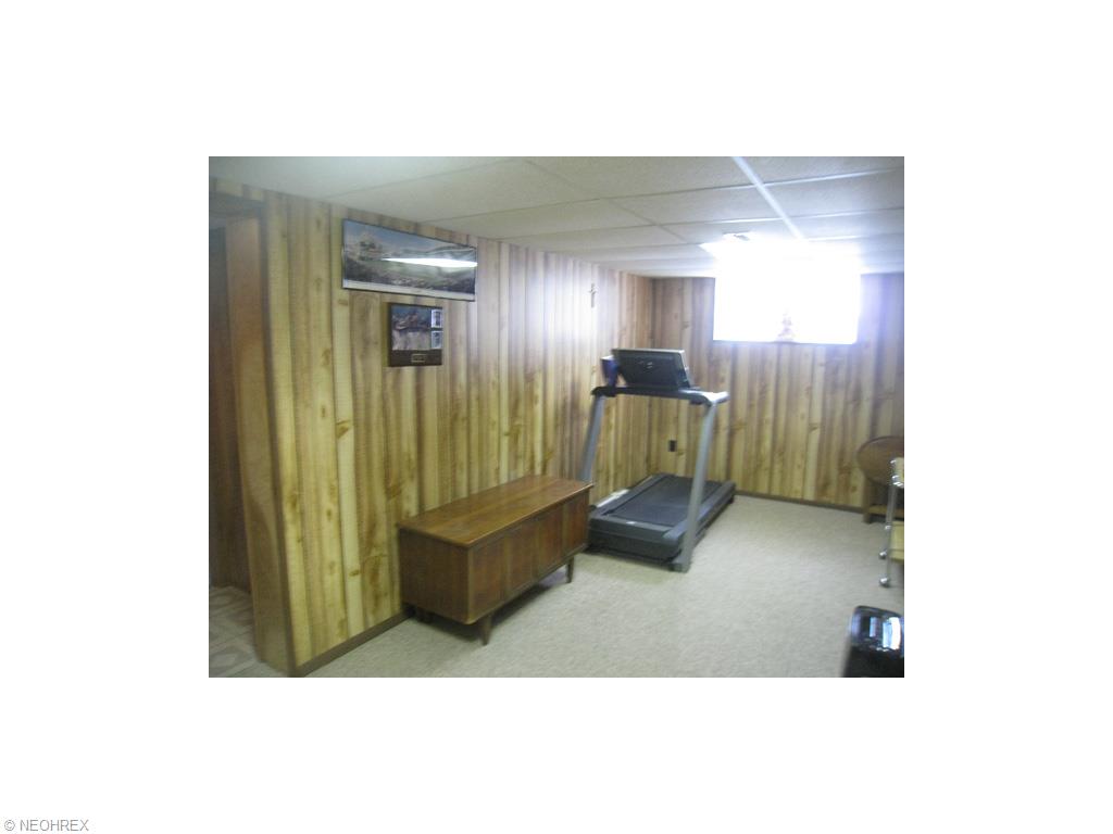 7628 Roeper Rd, Parma, OH 44134 photo 17