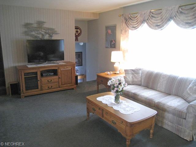7628 Roeper Rd, Parma, OH 44134 photo 3