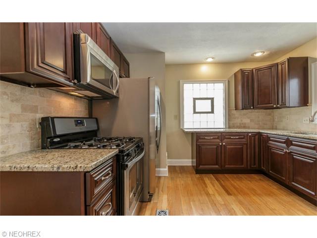 320 E 195th St, Euclid, OH 44119 photo 2