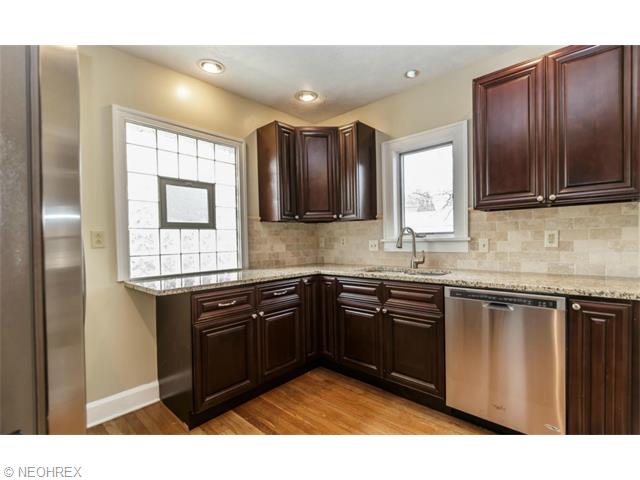 320 E 195th St, Euclid, OH 44119 photo 3