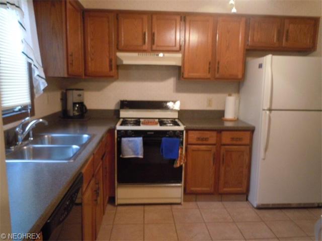 918 Pearson Cir #2, Youngstown, OH 44512 photo 5