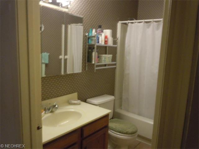 918 Pearson Cir #2, Youngstown, OH 44512 photo 7