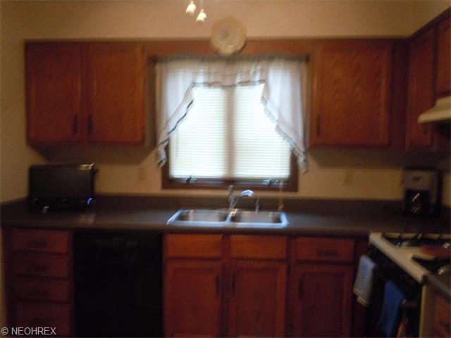 918 Pearson Cir #2, Youngstown, OH 44512 photo 6