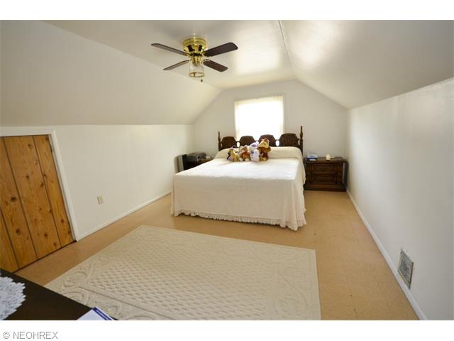562 Upton Ave, Akron, OH 44310 photo 17
