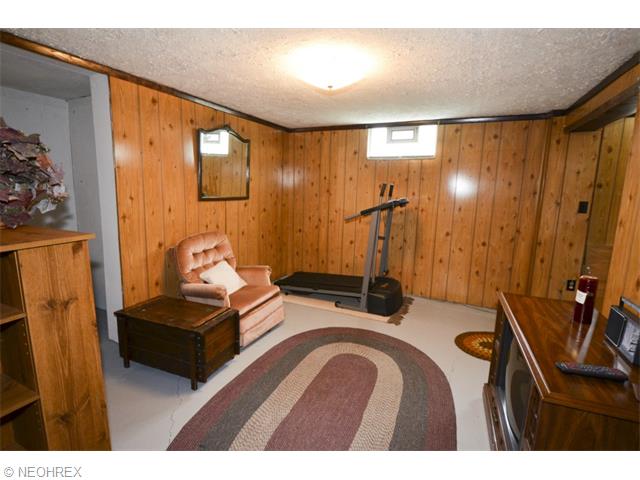 562 Upton Ave, Akron, OH 44310 photo 18