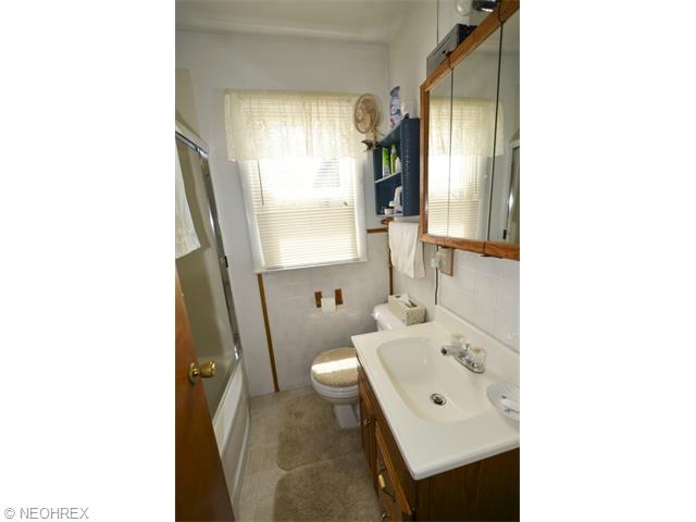 562 Upton Ave, Akron, OH 44310 photo 15
