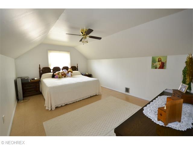 562 Upton Ave, Akron, OH 44310 photo 16