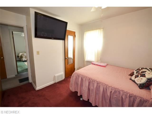 562 Upton Ave, Akron, OH 44310 photo 11