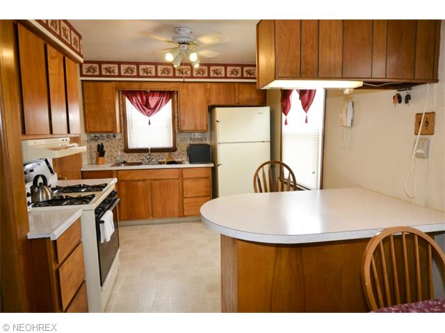 562 Upton Ave, Akron, OH 44310 photo 9