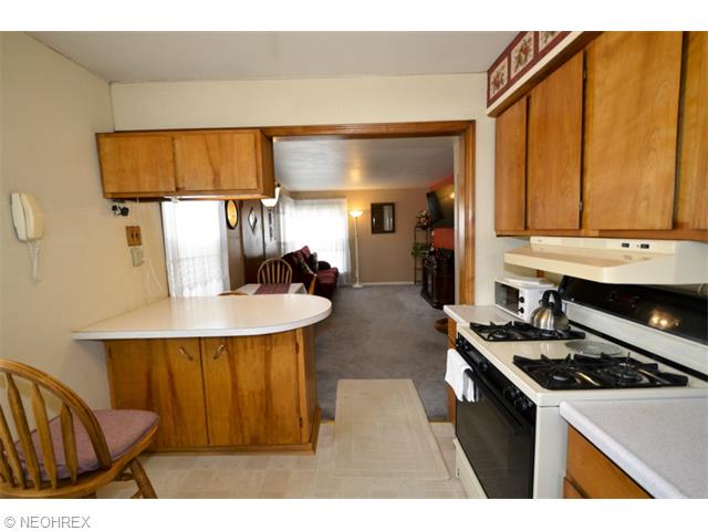 562 Upton Ave, Akron, OH 44310 photo 6