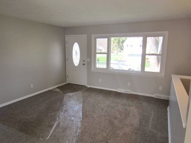 42900 Emerald Dr, Elyria, OH 44035 photo 2