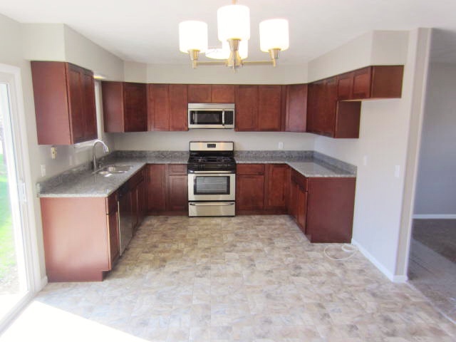 42900 Emerald Dr, Elyria, OH 44035 photo 4