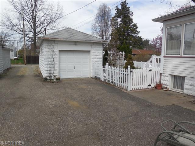 513 E Iron Ave, Dover, OH 44622 photo 3