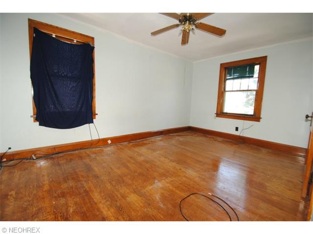 1560 E 196 St, Euclid, OH 44117 photo 1