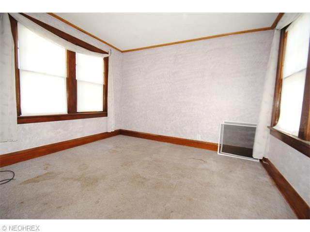 1560 E 196 St, Euclid, OH 44117 photo 2