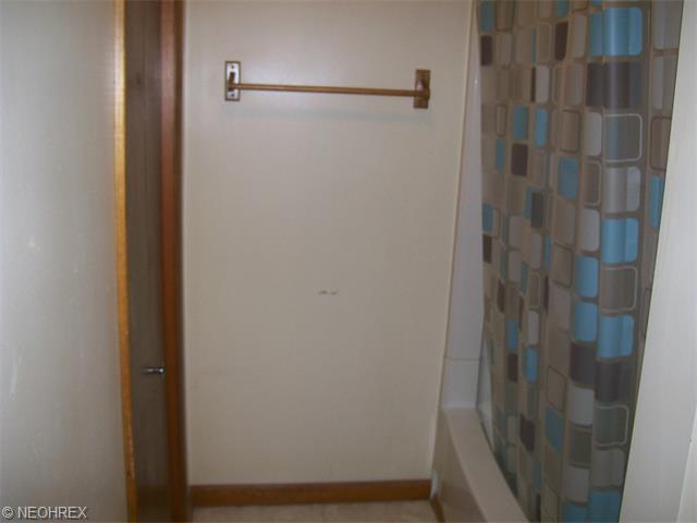183 E 317th St, Willowick, OH 44095 photo 8