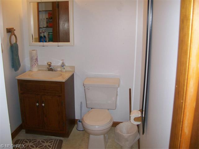 183 E 317th St, Willowick, OH 44095 photo 6