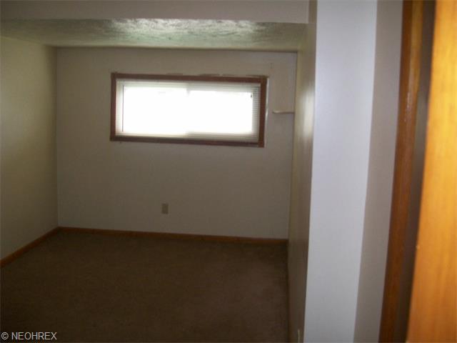 183 E 317th St, Willowick, OH 44095 photo 9