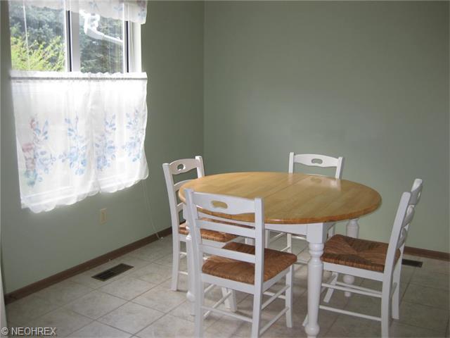 285 Xavier St, Elyria, OH 44035 photo 3