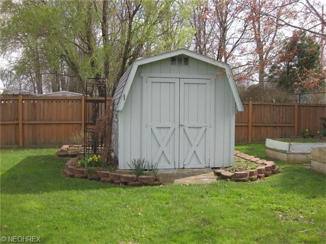 285 Xavier St, Elyria, OH 44035 photo 5