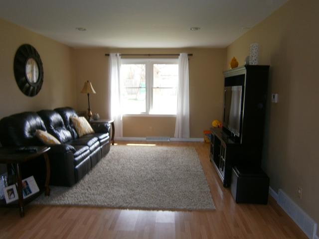 135 Forest Garden Dr, Boardman, OH 44512 photo 3