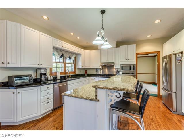 1808 Cedarhurst Dr, Wickliffe, OH 44092 photo 9