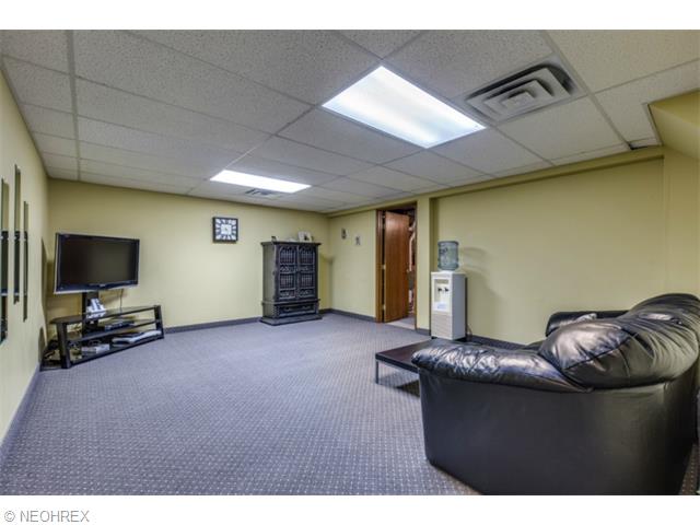1808 Cedarhurst Dr, Wickliffe, OH 44092 photo 23