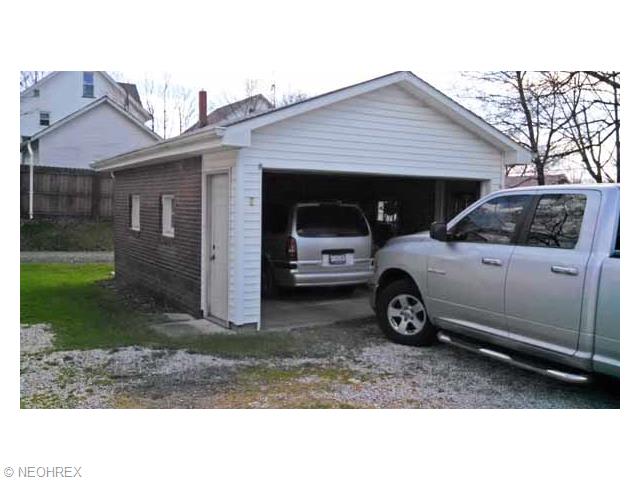494 W Broadway St, Alliance, OH 44601 photo 2