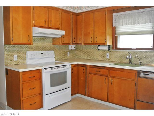 175 E 265th St, Euclid, OH 44132 photo 4