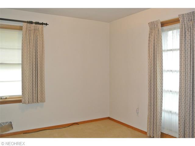 175 E 265th St, Euclid, OH 44132 photo 2