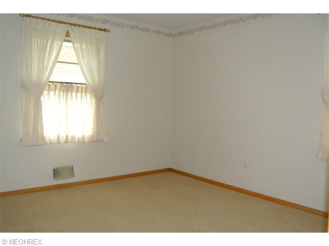 175 E 265th St, Euclid, OH 44132 photo 7