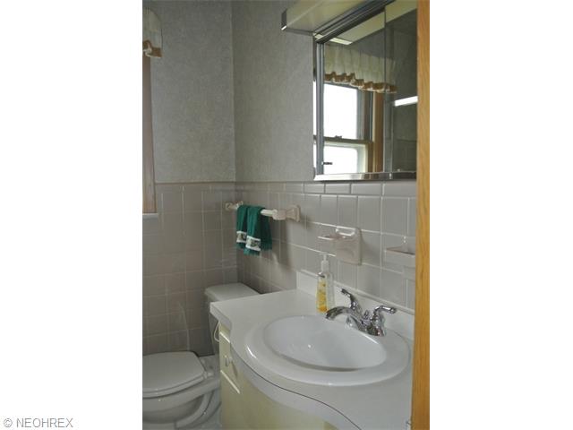 175 E 265th St, Euclid, OH 44132 photo 8