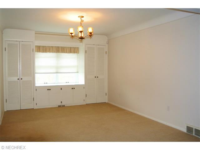 175 E 265th St, Euclid, OH 44132 photo 1