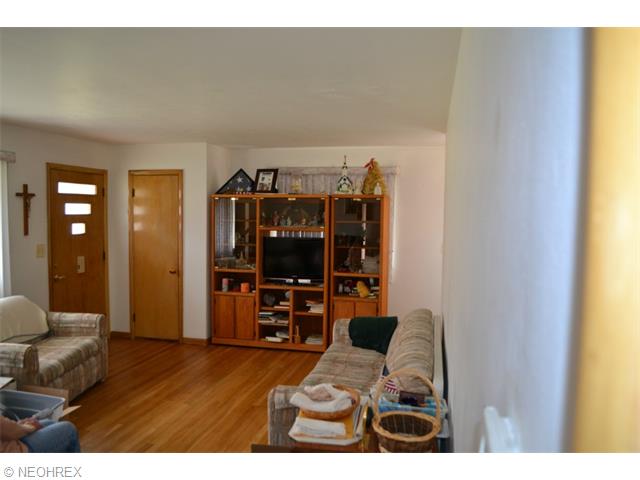 2216 Parkwood Dr NW, Warren, OH 44485 photo 5